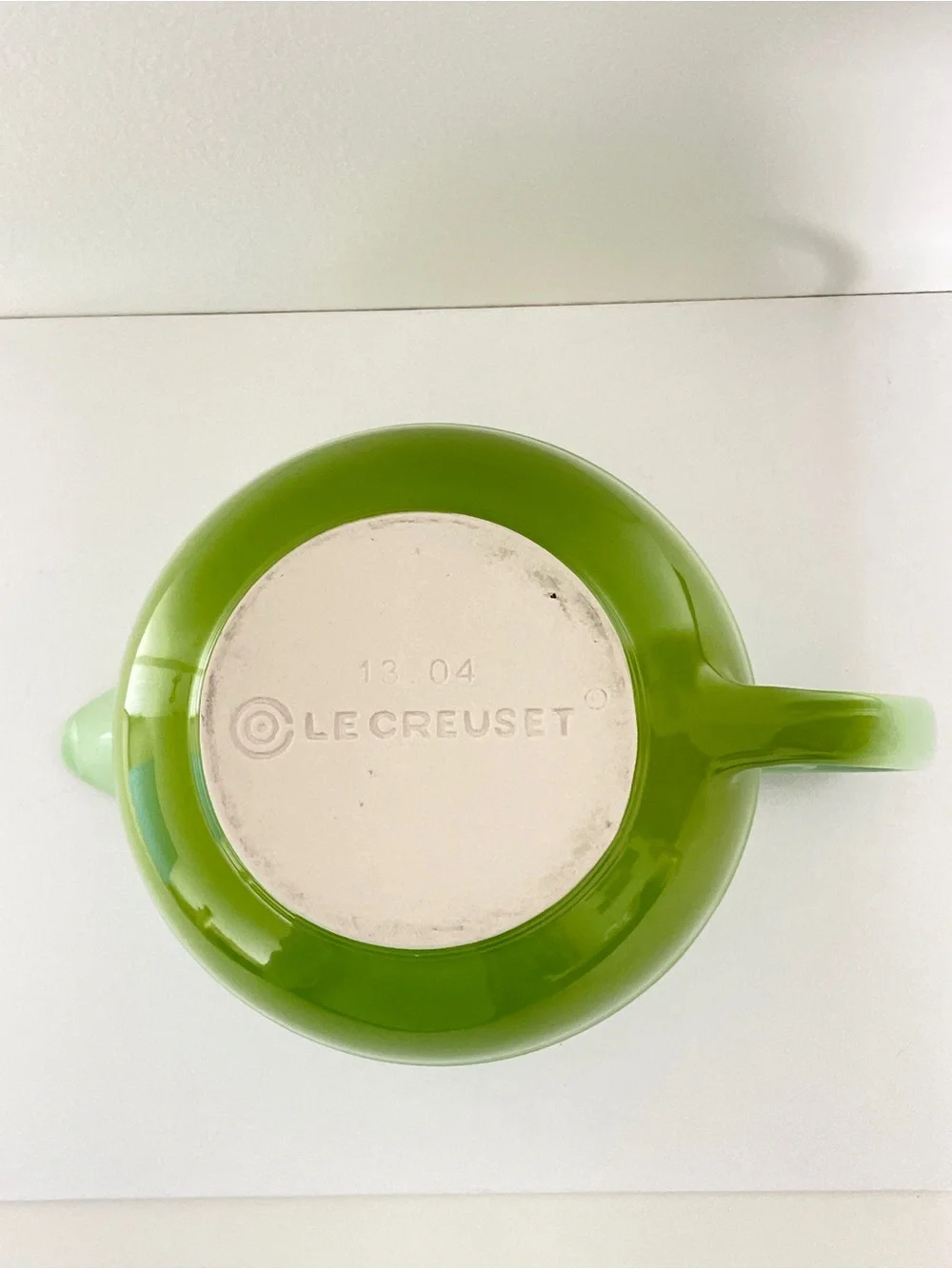 Le Creuset Kiwi Ombré 2 Qt Stoneware Batter Bowl w/ Spout Discontinued